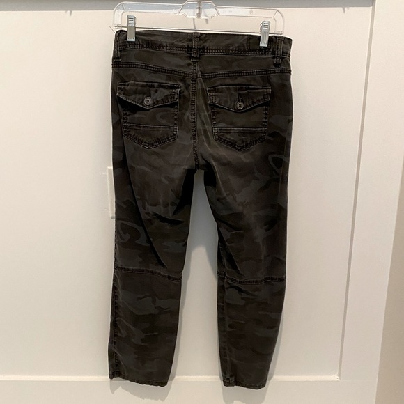 Camo Cropped Stretch Cargo Pants 2 - Picture 3 of 4